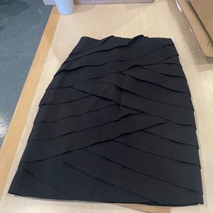 Black skirt with slimming technology